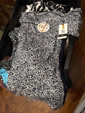 Tail Plus Navy and White Leopard-Print Performance Top